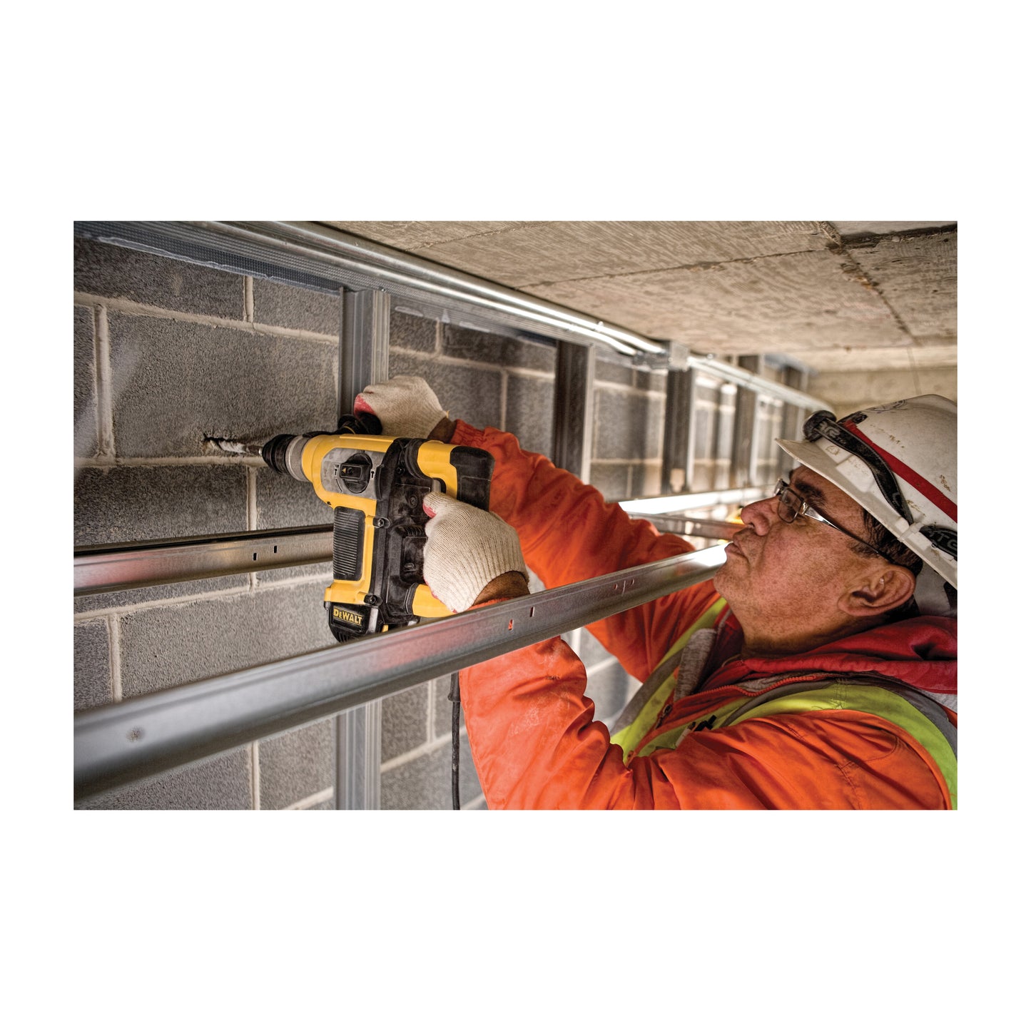 DeWALT D25416K Corded Rotary Hammer Kit, 1-1/8 in Keyless/SDS Plus Chuck, 4700 bpm, 820 rpm No-Load, 14.6 in OAL