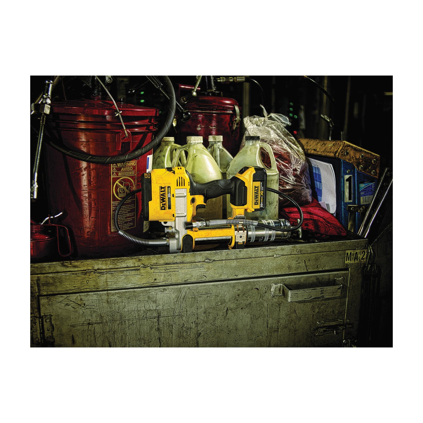 DeWALT® DCGG571M1 Li-Ion Cordless Grease Gun, 14.5 oz Cartridge