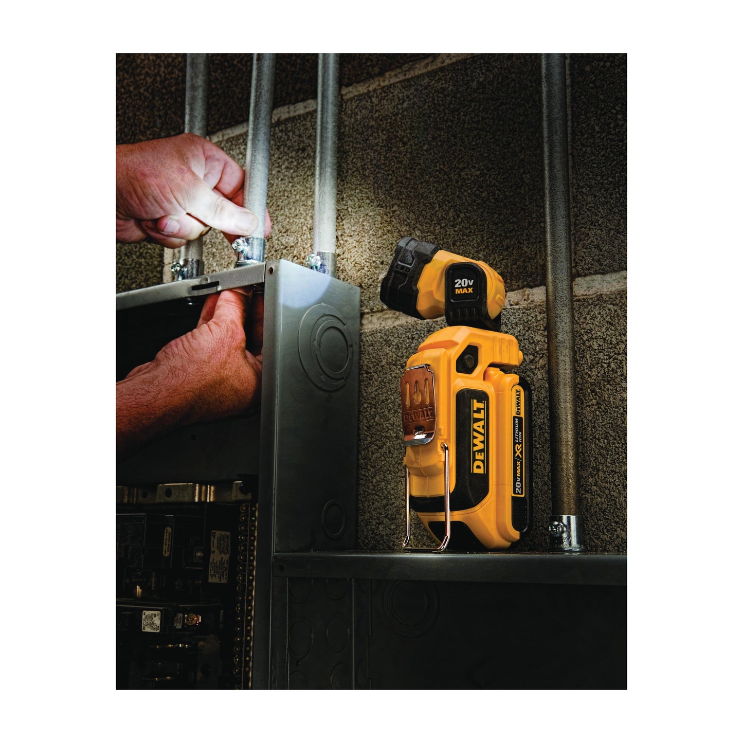 DeWALT® 20V MAX* MATRIX™ DCL044 Cordless Fixed Focus Portable Rechargeable Handheld Woklight, LED Lamp, 20 V, Lithium-Ion Battery, Tool Only