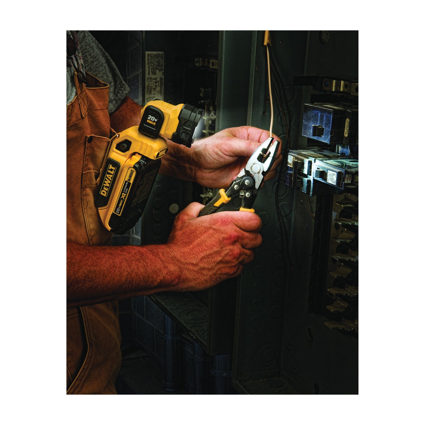 DeWALT® 20V MAX* MATRIX™ DCL044 Cordless Fixed Focus Portable Rechargeable Handheld Woklight, LED Lamp, 20 V, Lithium-Ion Battery, Tool Only