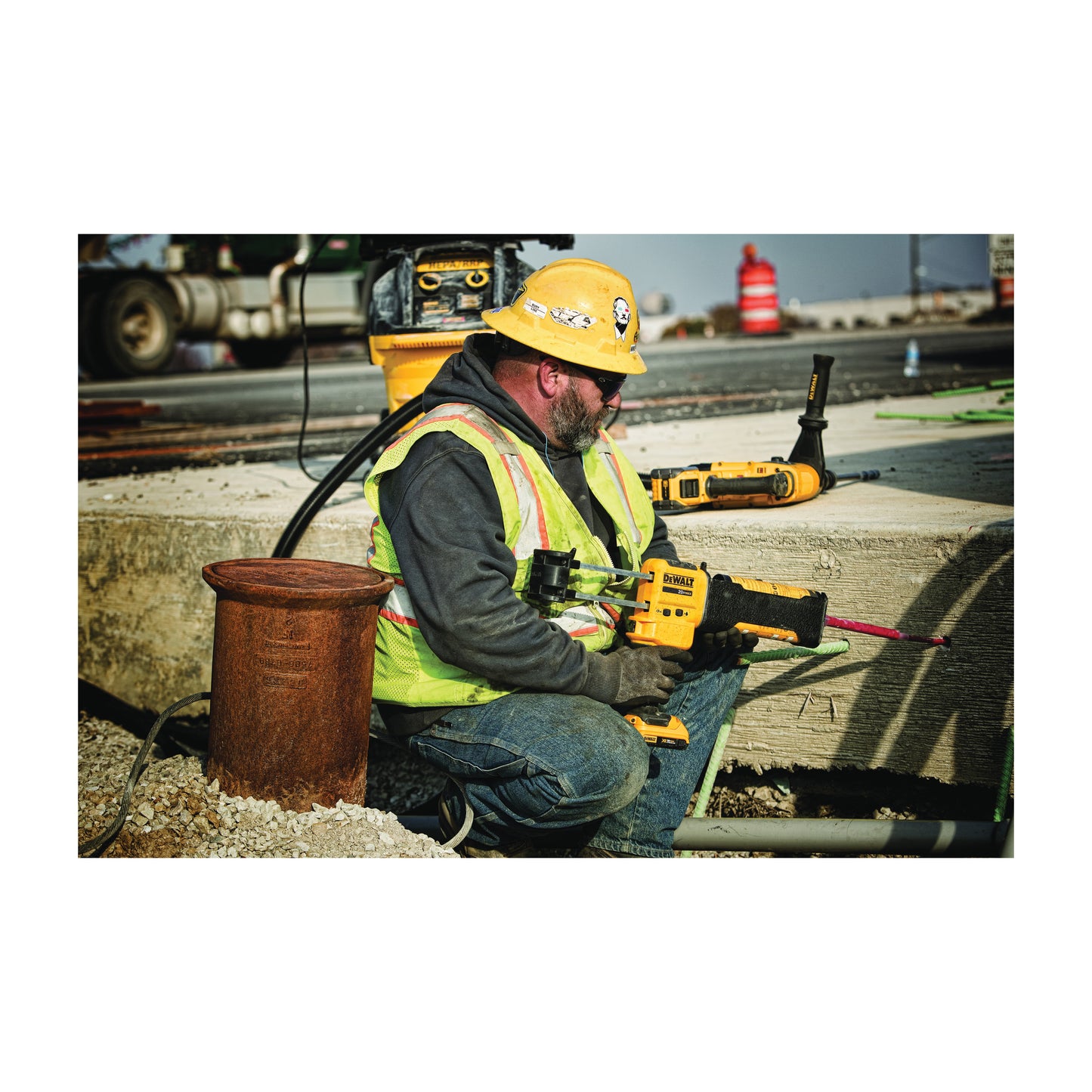 DeWALT® DWV012 Wet/Dry Dust Extractor, 15 A, 10 gal Tank, 120 VAC, 140 cfm Air Flow, HEPA Filter