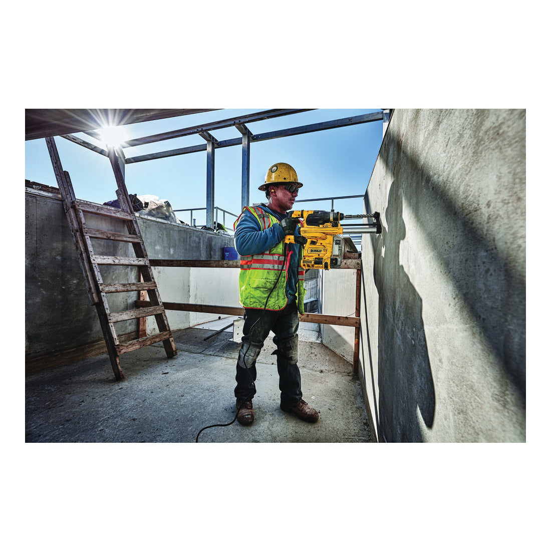 DeWALT D25333K Corded Rotary Hammer Kit, 1-1/8 in SDS Plus Chuck, 0 to 5200 bpm, 0 to 1150 rpm No-Load, 2-1/2 in Max Core Bit Compatibility, 1-1/8 in Max Solid Bit Capacity, 13.97 in OAL