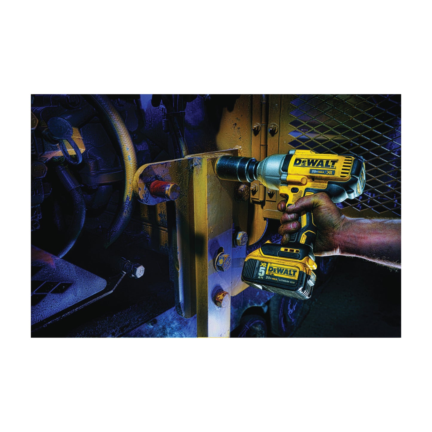 DeWALT 20V MAX* MATRIX XR DCF899P2 Compact Cordless Impact Wrench Kit, 1/2 in Straight Drive, 700 ft-lb Torque, 20 VDC, 8-13/16 in OAL