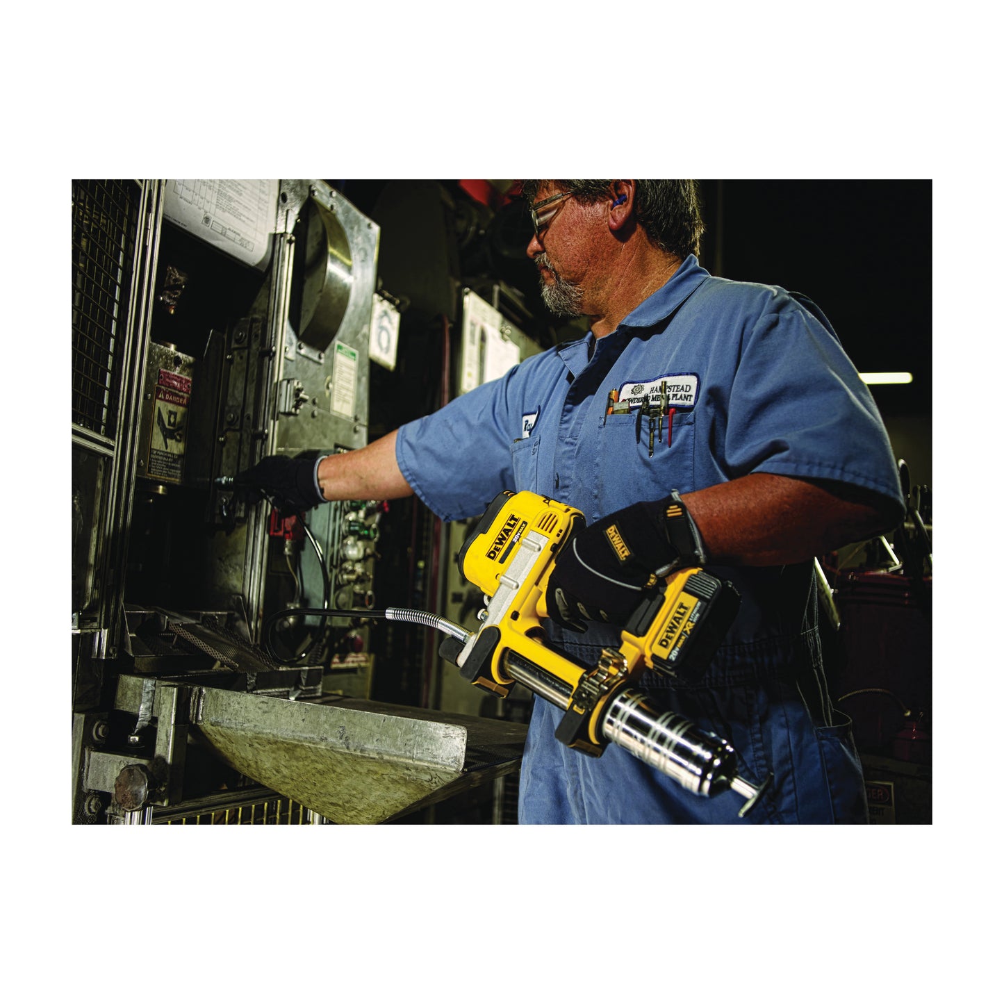 DeWALT® DCGG571M1 Li-Ion Cordless Grease Gun, 14.5 oz Cartridge